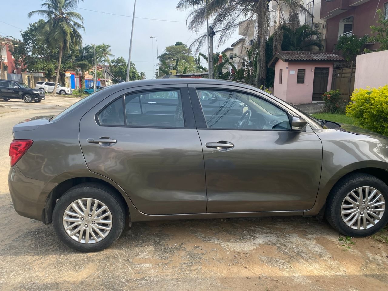 SUZUKI DZIRE GRIS