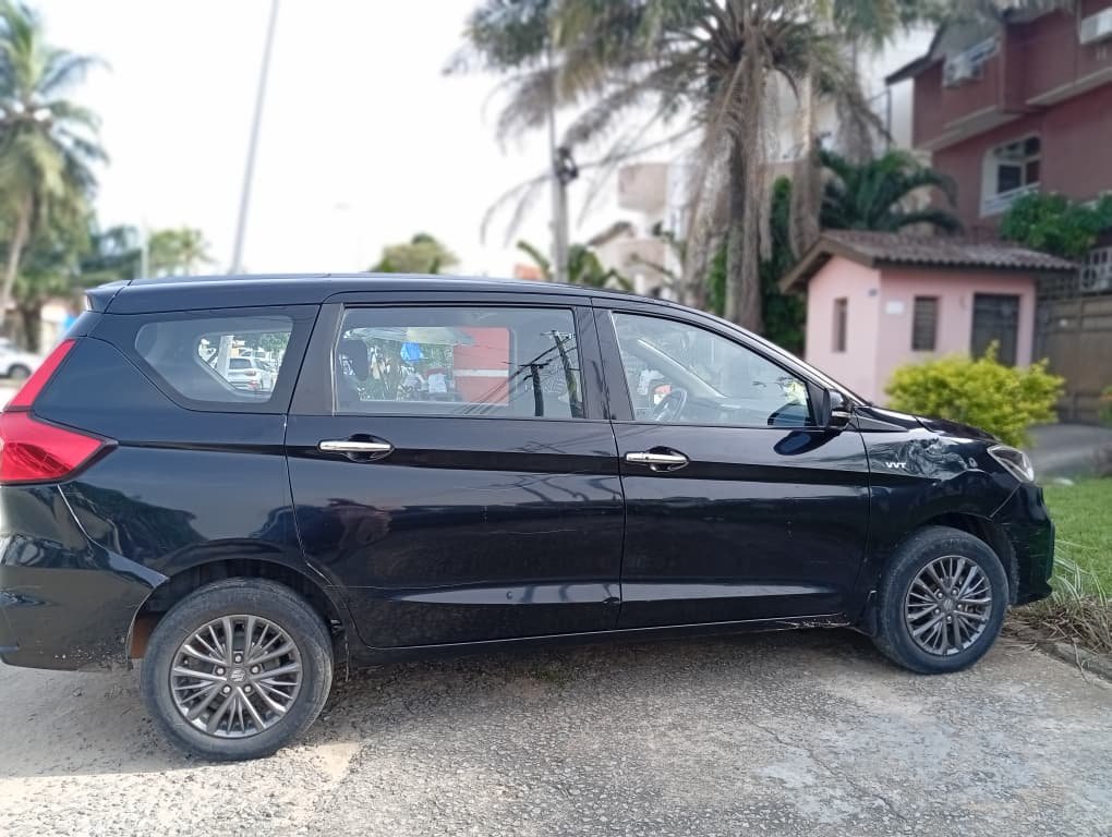 Suzuki Ertiga noire